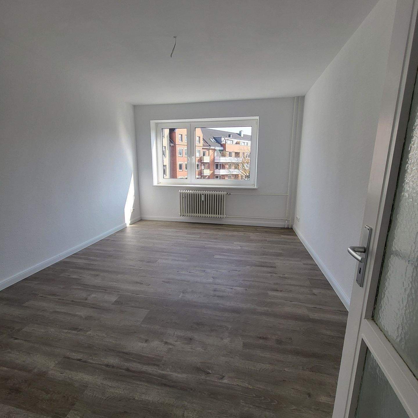3 - Zimmer-Wohnung Nh Schrevenpark/Exerzierplatz *** Laminat/neuwertige EBK / Duschbad – Kiel – Vorschaubild 9