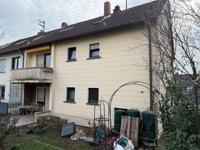 Schönes Zweifamilienhaus mit Balkon und Terrasse in Friedrichsthal – Friedrichsthal – Vorschaubild 2