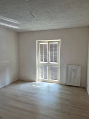 Ab Sep 26: 2 Zimmer Wohnung in DD-Pieschen elbnah mit Balkon, Küche, Dusche, Badewanne & TG Stellplatz – 1139 Dresden – Vorschaubild 8