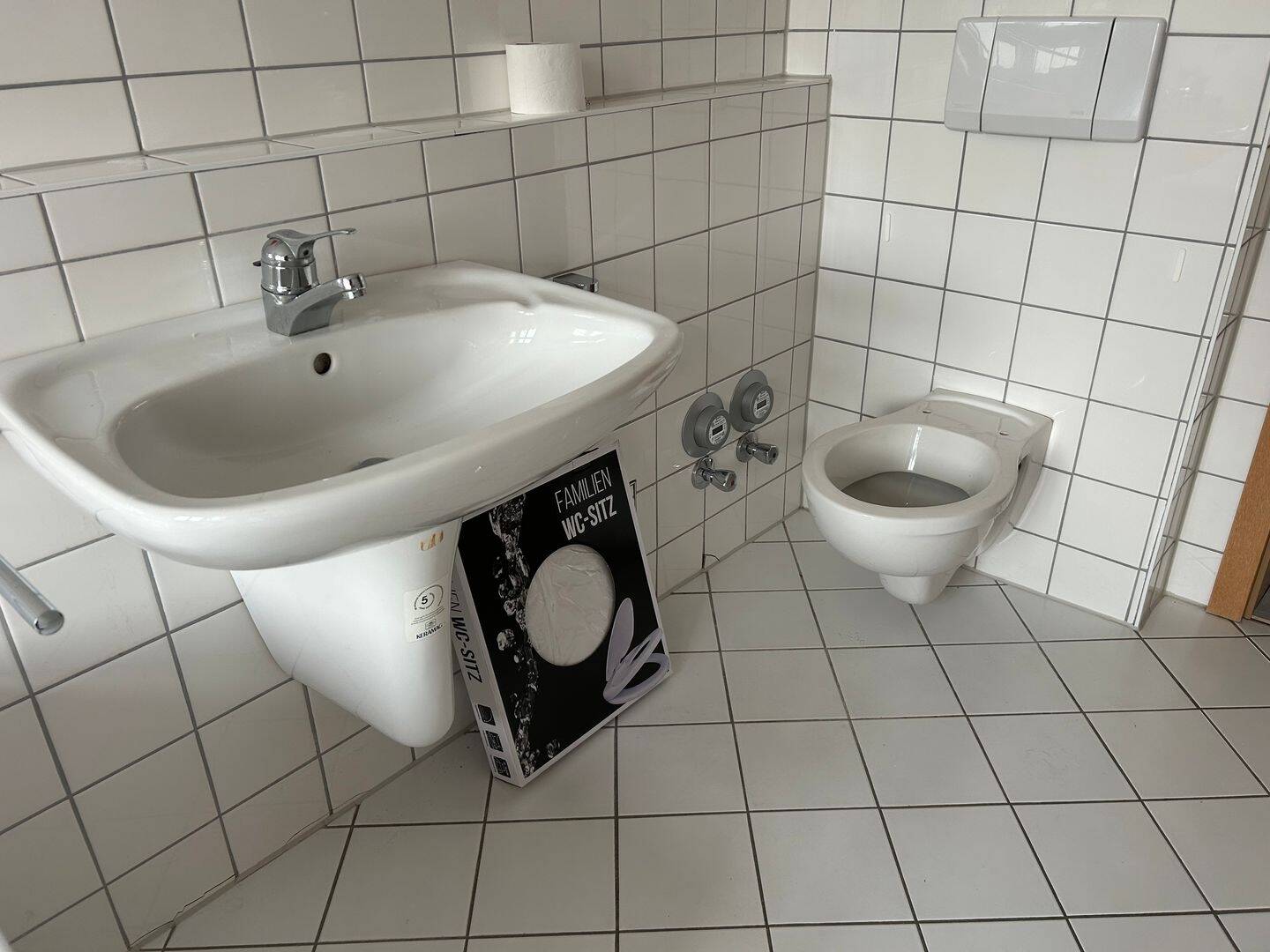 Erster Monat geschenkt! Helle 2-Zimmer- Wohnung mit EBK und Aufzug – Chemnitz – Vorschaubild 4