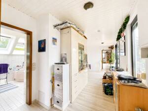 Lichtdurchflutete Eigentumswohnung mit Dachterrasse, offenem Kamin und zwei Carports – 37081 Göttingen – Vorschaubild 4