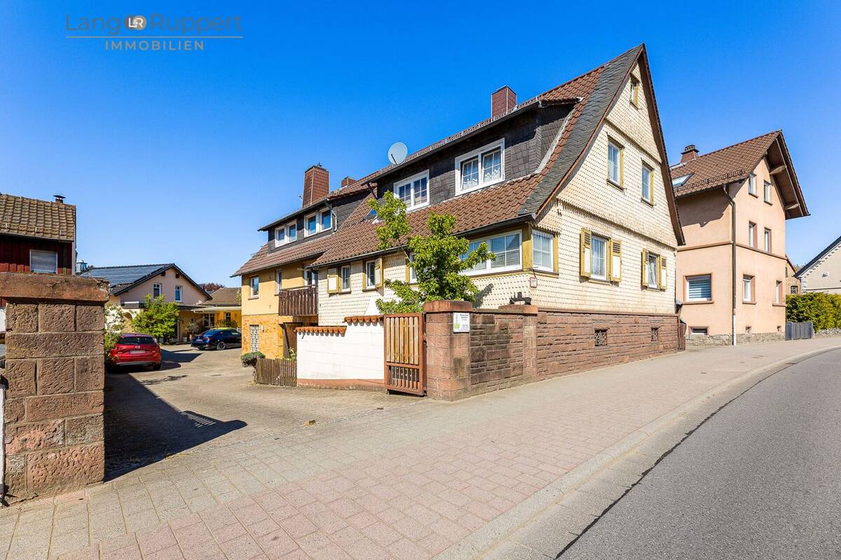 Großzügige Wohnung mit Hauscharakter auf zwei Ebenen – 64668 Rimbach – Bild 1 von 9