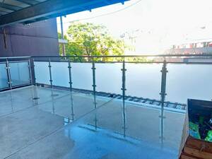 3 Zimmer Whg mit großem 18qm Südbalkon, Nähe Theresienwiese, Bad m Fenster-- LEER