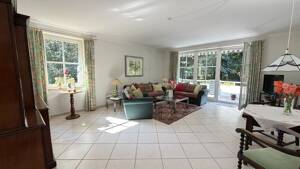 Landhausstil am Niendorfer Gehege! Ruhige 3-Zi.-Maisonette-ETW mit Balkon, Terrasse + TG – 22527 Hamburg – Vorschaubild 6