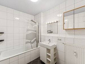 Helle 3-Zimmer-Erdgeschoss-Wohnung mit 60m² Privatgarten sowie Tiefgaragenstellplatz in Moosach – 80993 München – Vorschaubild 8