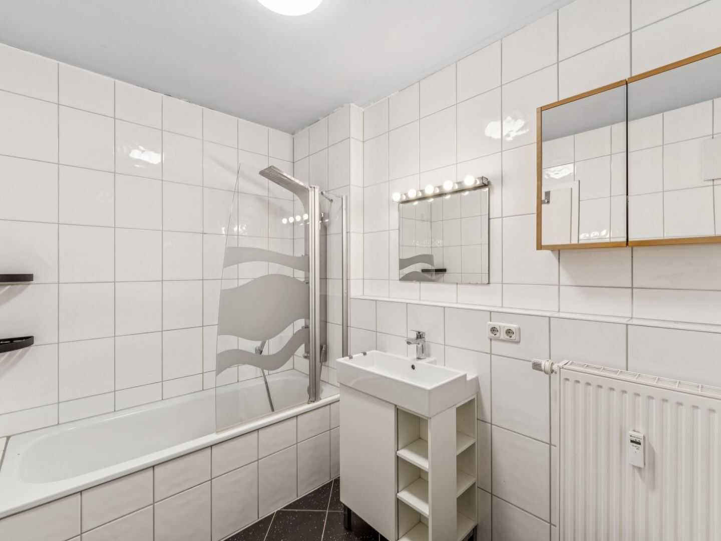 Helle 3-Zimmer-Erdgeschoss-Wohnung mit 60m² Privatgarten sowie Tiefgaragenstellplatz in Moosach – München – Vorschaubild 8
