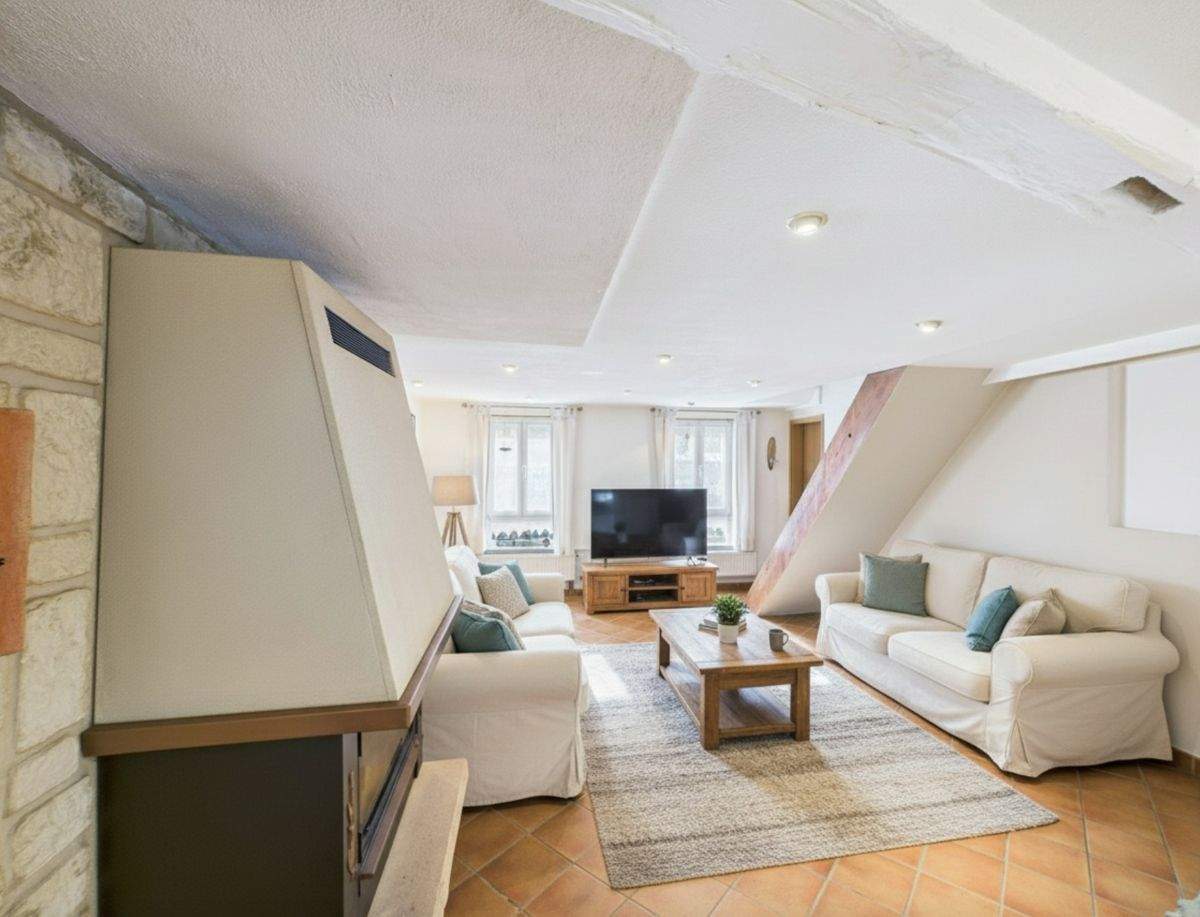 Sofort frei. Sehr gemütliches EFH für die große Familie, 7 1/2 Zimmer, kernsaniert – Sachsenheim – Bild 1 von 9