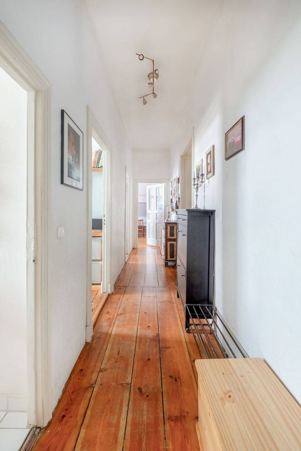 Altbau-Klassiker mit historischem Stuck und drei Balkonen im Winskiez – Berlin – Vorschaubild 8