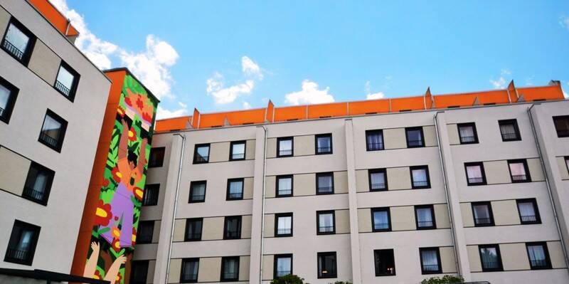 Lichtdurchflutetes Wohnglück: Stilvolle 1-Zimmer-Etagenwohnung mit Einbauküche. Möbliert