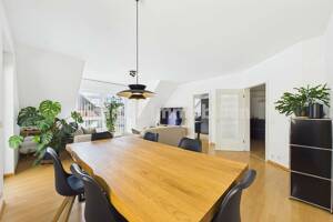 Helle Maisonette-Wohnung mit Balkon & Stellplatz in Alt-Griesheim