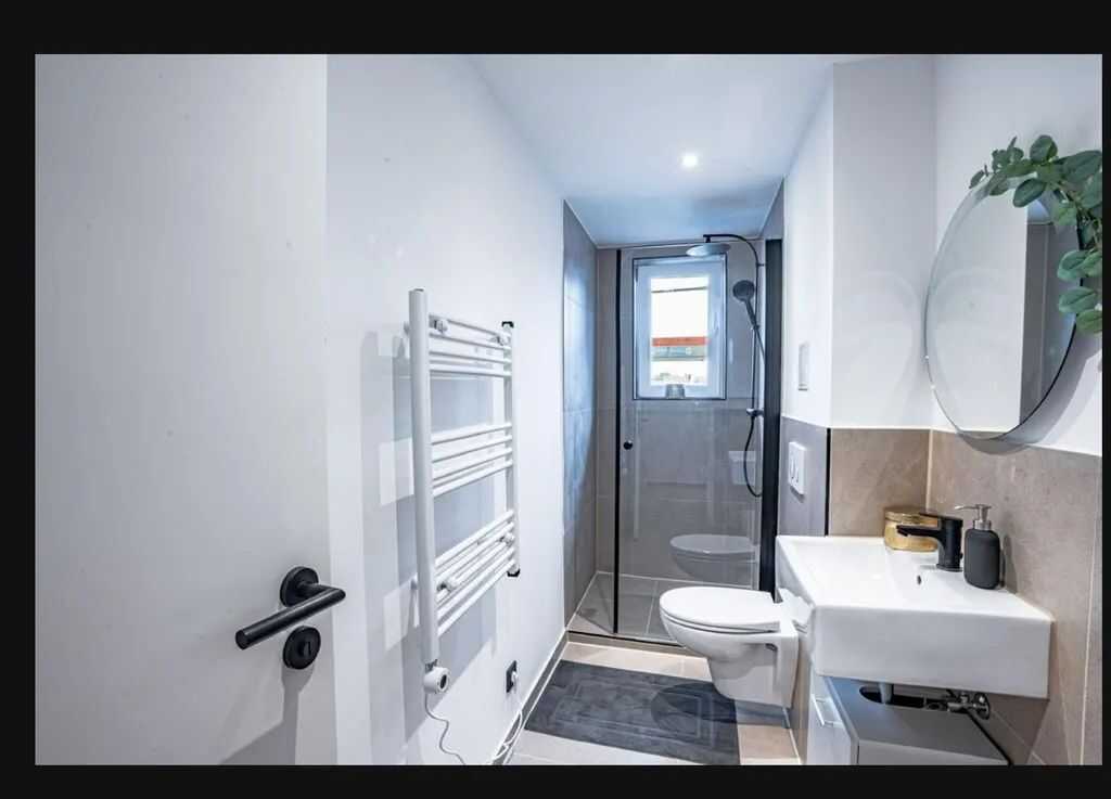 Perfekt für 3 Freunde: Möblierte Wohnung mit Balkon in München – München – Vorschaubild 3