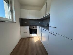 Ihr neues Zuhause mit moderner Wohnküche, lichtdurchfluteten Räumen und großzügiger Loggia – 89231 Neu-Ulm – Vorschaubild 5