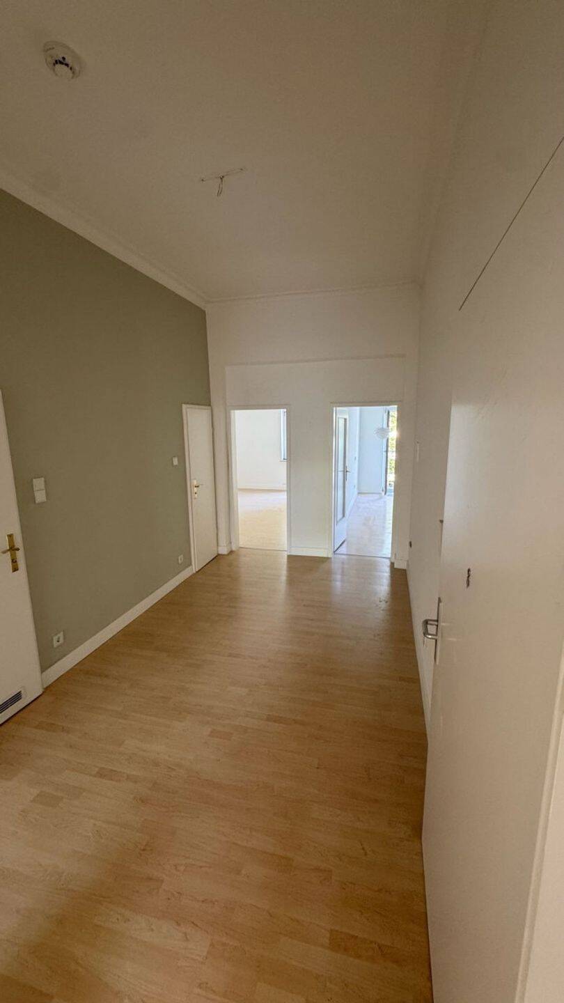 Exklusive Altbau-3-Zimmerwohnung mit Gartenbalkon in Toplage Düsseldorf – Düsseldorf – Vorschaubild 4