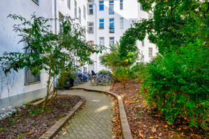 Bezugsfreie 2-Zimmer-Wohnung mit Altbau-Flair und modernem Tageslicht-Badezimmer, jetzt besichtigen – 13086 Berlin – Vorschaubild 8