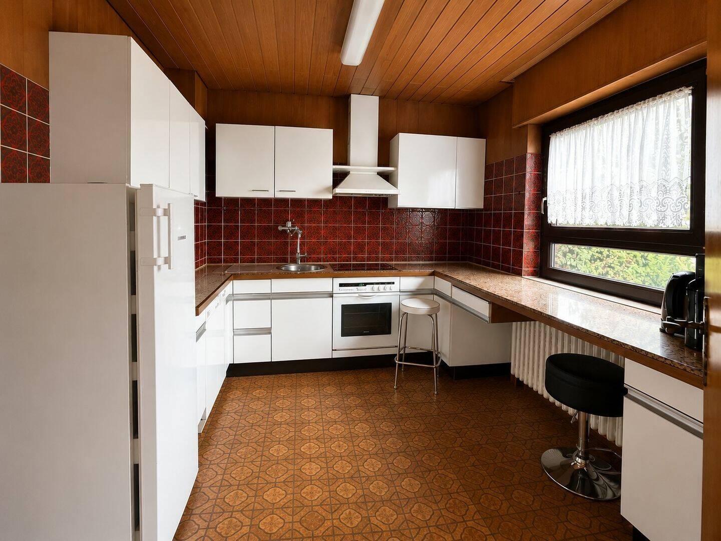Ein einladender Bungalow mit hellem Keller, ideal für individuelle Gestaltungsmöglichkeiten. – Neulußheim – Vorschaubild 2