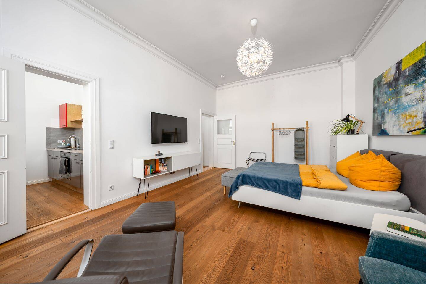 Voll möbliertes City-Apartment in modernisiertem Altbau - 4. OG mit Balkon & Fahrstuhl – Berlin – Vorschaubild 4