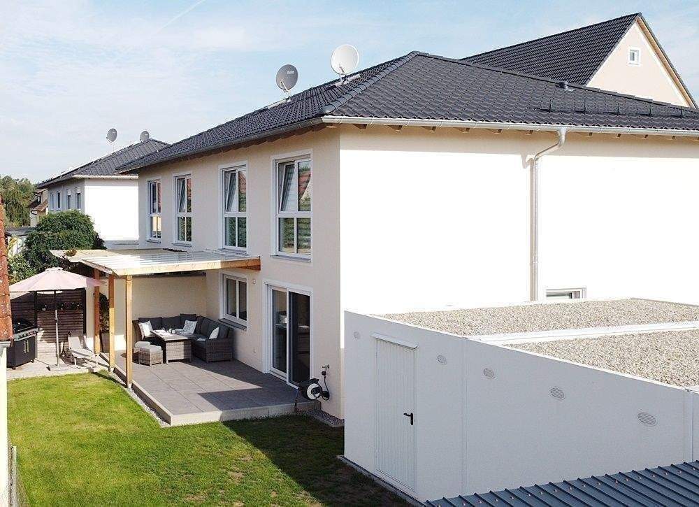 neuwertige Doppelhaushälfte mit Doppelgarage, Bj. 2019 in ruhiger Lage bei Regenstauf / Ponholz – Maxhütte-Haidhof – Bild 1 von 9