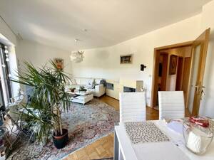 *** Vermietete 2-Zimmer-Wohnung mit Balkon und Stellplatz - Entwicklungspotenzial vorhanden ***