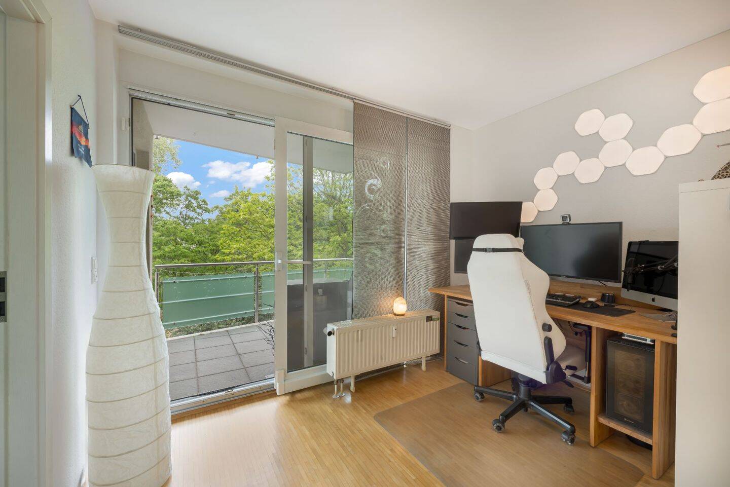 Am Florapark Düsseldorf: Lichtdurchflutete 2 Zimmer Wohnung mit Balkon und Blick ins Grüne – Düsseldorf – Vorschaubild 4