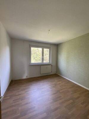 Willkommen in Ihrer neuen Wohnung - ein Ort mit viel Potenzial und Raum für Ihre individuellen Wohnträume. – 99974 Mühlhausen/Thüringen – Vorschaubild 2