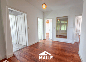 Elegante Altbauwohnung mit modernem Wohnkomfort und Balkon