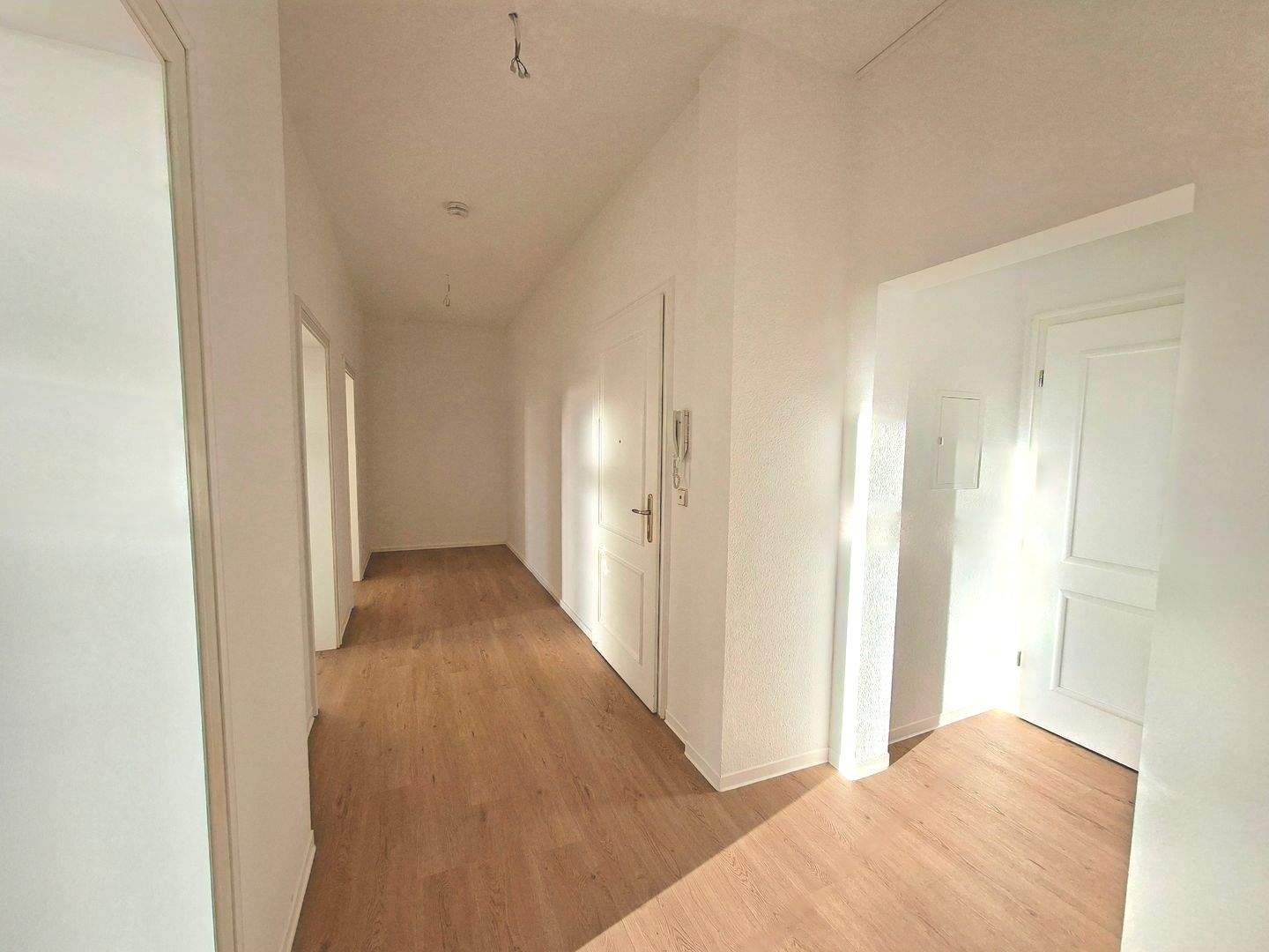 Renovierte Traumwohnung in zentraler Lage – Chemnitz – Vorschaubild 8