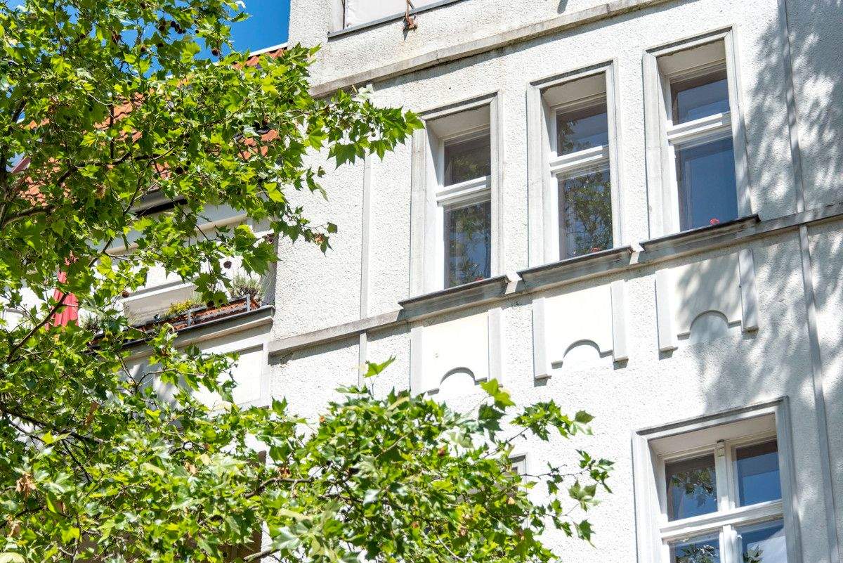 Ausgezeichnete Wohnlage! Vermietete Kapitalanlage-Wohnung mit Balkon nahe Stadtpark Steglitz