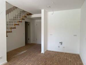 *Erstbezug - großzügige 3,5 Raumwohnung in saniertem Altbau* – 1324 Dresden – Vorschaubild 5