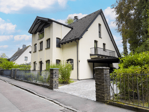 Schwimmbad, Garten, drei Einheiten: Freistehendes Dreifamilienhaus in Bestlage – 51379 Leverkusen – Vorschaubild 3