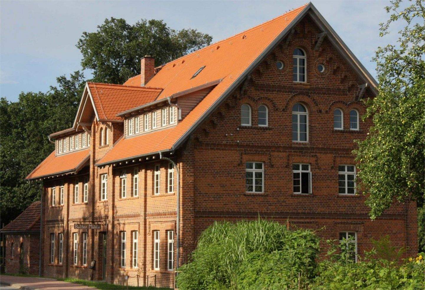Modernes Denkmalobjekt auf 5200 qm Grund – Rechlin – Bild 1 von 9
