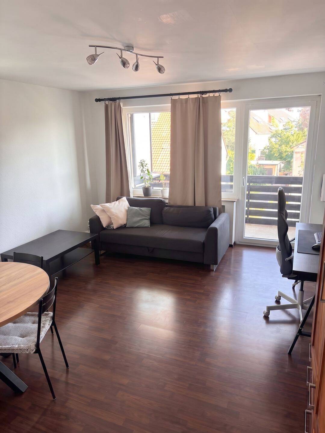 Gepflegte 2-Zimmer-Wohnung mit großem Sonnenbalkon in Hannover- auch als Kapitalanlage geeignet!
