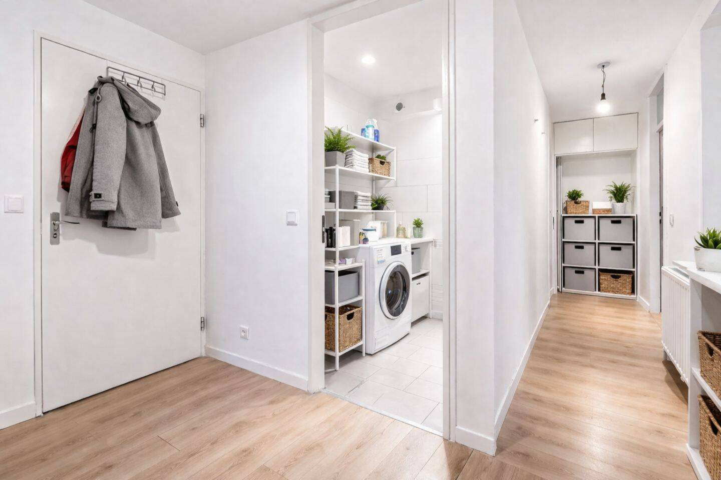 Solide vermietet mit Perspektive: Helle 3,5-Zimmer-Wohnung mit drei Loggien im Olympiadorf – München – Vorschaubild 2