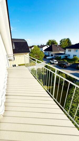Keine Käuferprovision ! Charmante, sonnige 2-Zimmer-DG-Wohnung mit EBK in Bestlage von Allach – 80999 München – Vorschaubild 9
