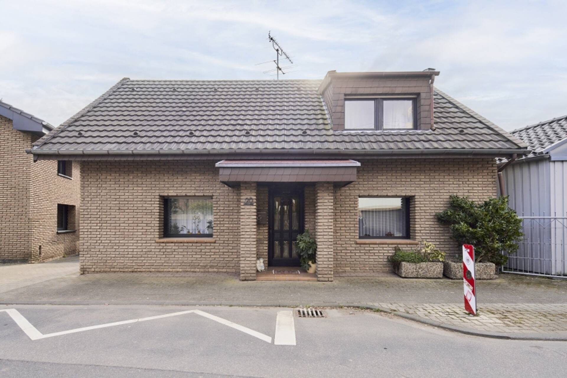 Einfamilienhaus in 50765 Köln mit 123 m² kaufen