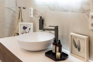 Ruhig, neu & exklusiv - 3-Zi-Whg mit Designerküche & Marmorbad - Ihr neues Zuhause im Grünen – 81243 München – Vorschaubild 2