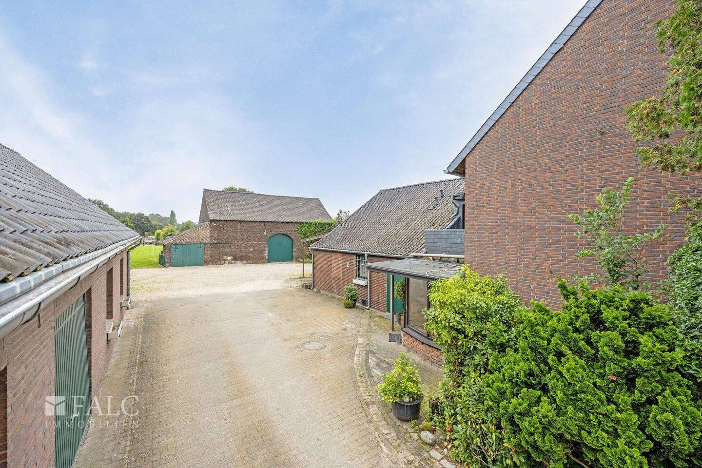 Historisches Anwesen mit viel Potenzial: Sanierungsbedürftiger Pferdehof in Krefeld/Traar! – Krefeld – Vorschaubild 5