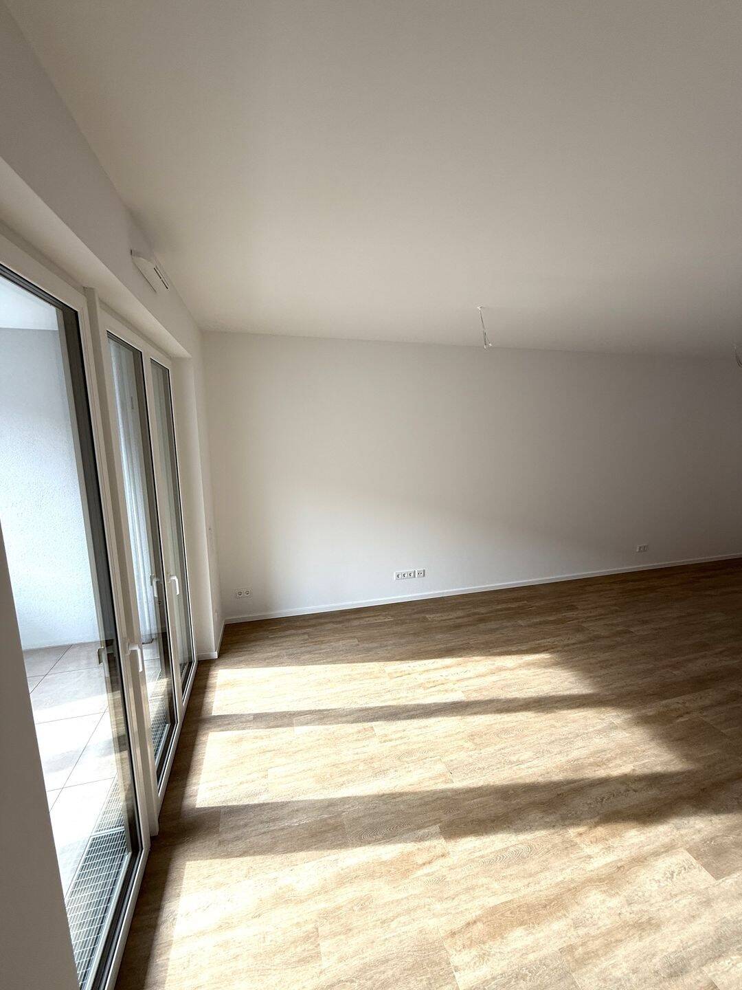 Exklusive Neubau-Eigentumswohnung in List / Vahrenwald - behindertengerechte 4 Zimmer Whg mit Loggia – Hannover – Bild 1 von 9