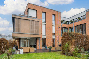 Exklusives Stadthaus mit Garten und 2 TG-Stellplätzen im beliebten Klein Borstel