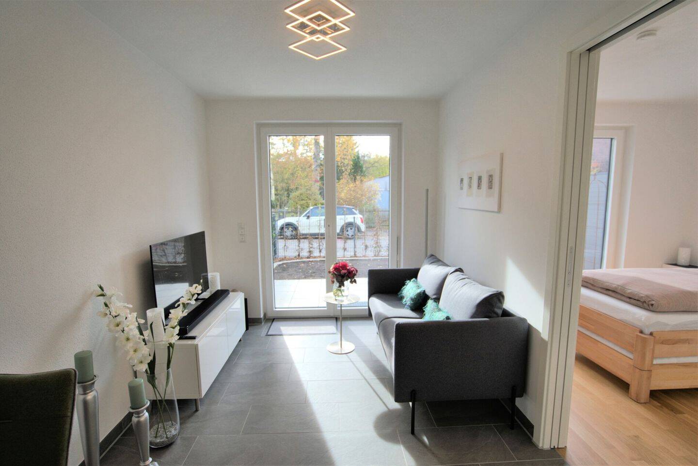 Exklusiv möbliert wohnen - 2-Zimmer-Apartment mit Sonnenterrasse und Garten, Fürstenried-Maxhof – München – Vorschaubild 2