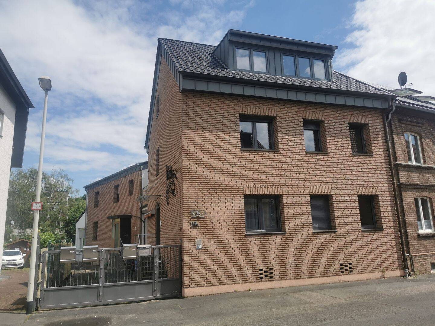 Vollmöbelierte 2-Raum-Wohnung mit gehobener Innenausstattung mit Balkon und EBK in Bonn