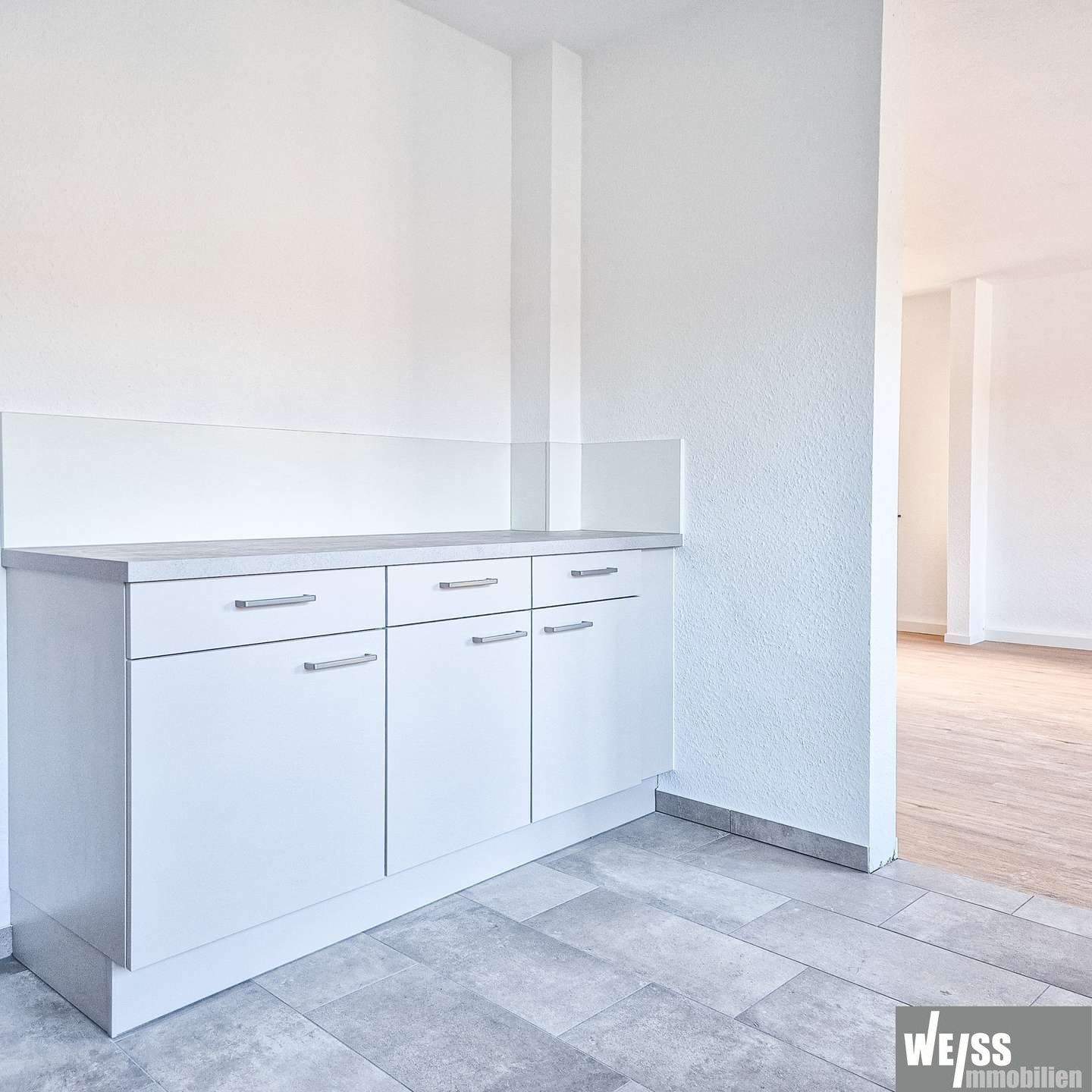 TRAUM-Wohnung in MAIN-Nähe mit einmaligen Blick auf die Festung Marienberg – Würzburg – Vorschaubild 3