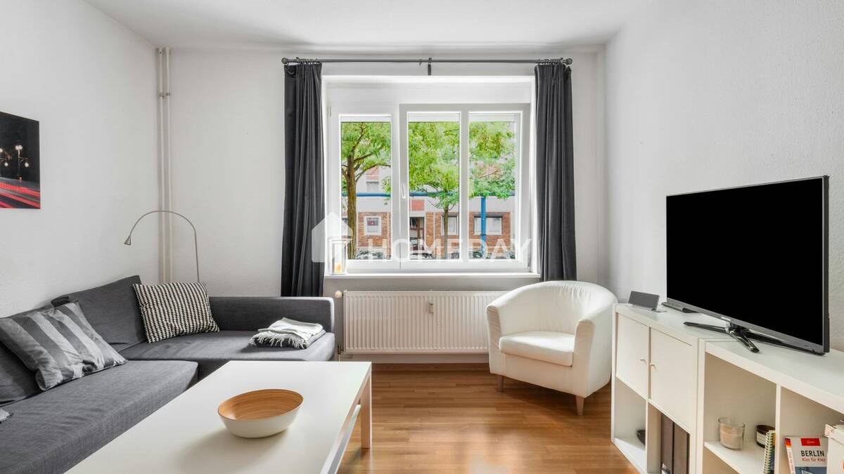 Ihr neues Wohnglück: Stilvolle Hochparterrewohnung mit Parkett und Einbauküche – 10243 Berlin – Bild 1 von 8