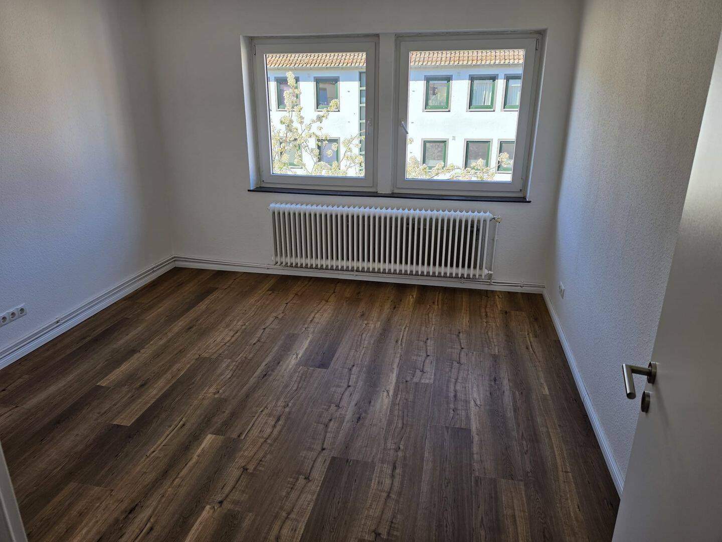 Walle, Erlingplatz 3 Zi.-Whg., Balkon, Einbauküche, Laminatfußboden – Bremen – Vorschaubild 5