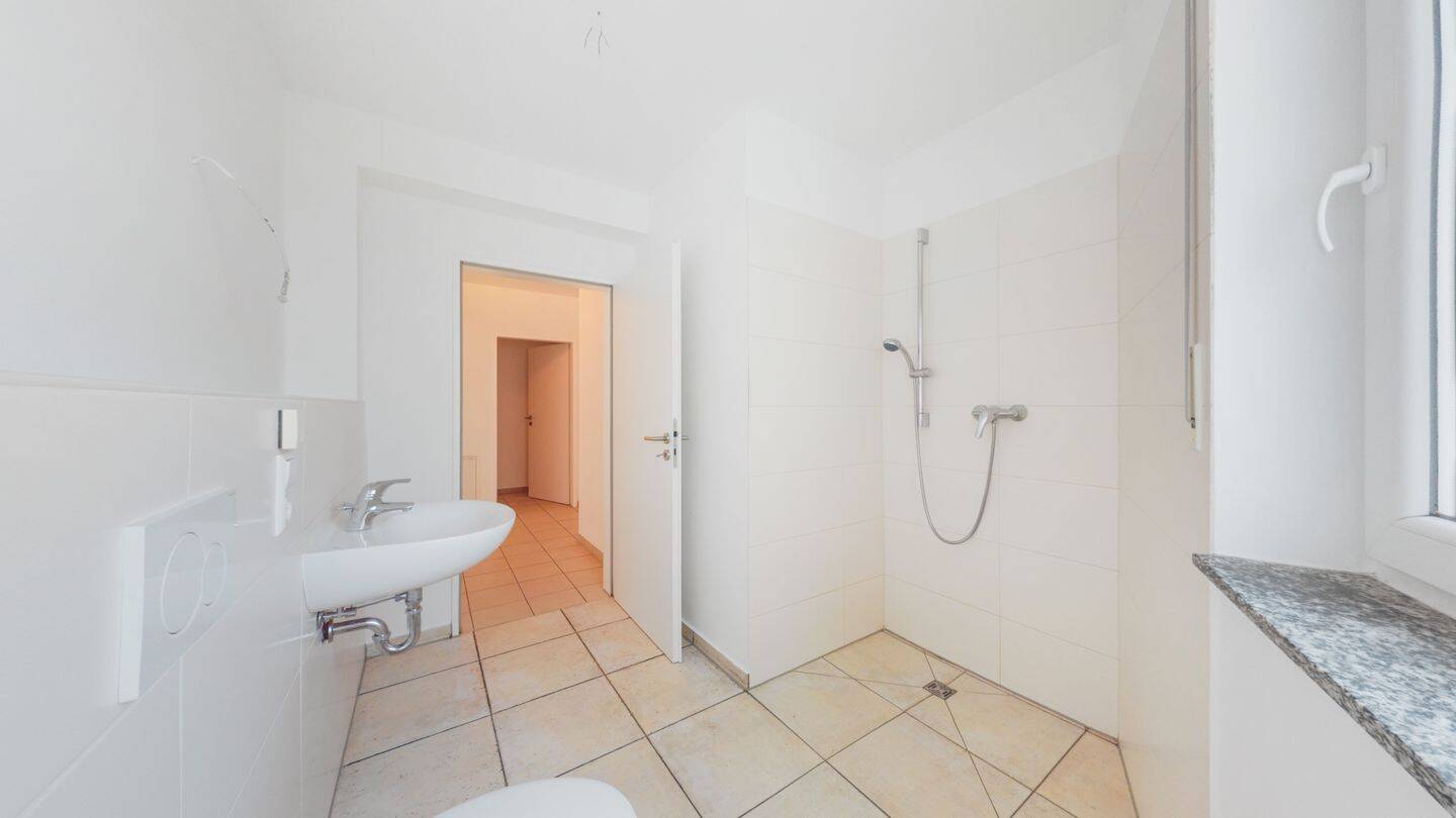 Modern, gepflegt & sofort bezugsbereit: 90 m² Wohnkomfort mit Aufzug und Tiefgarage – Leverkusen – Vorschaubild 3