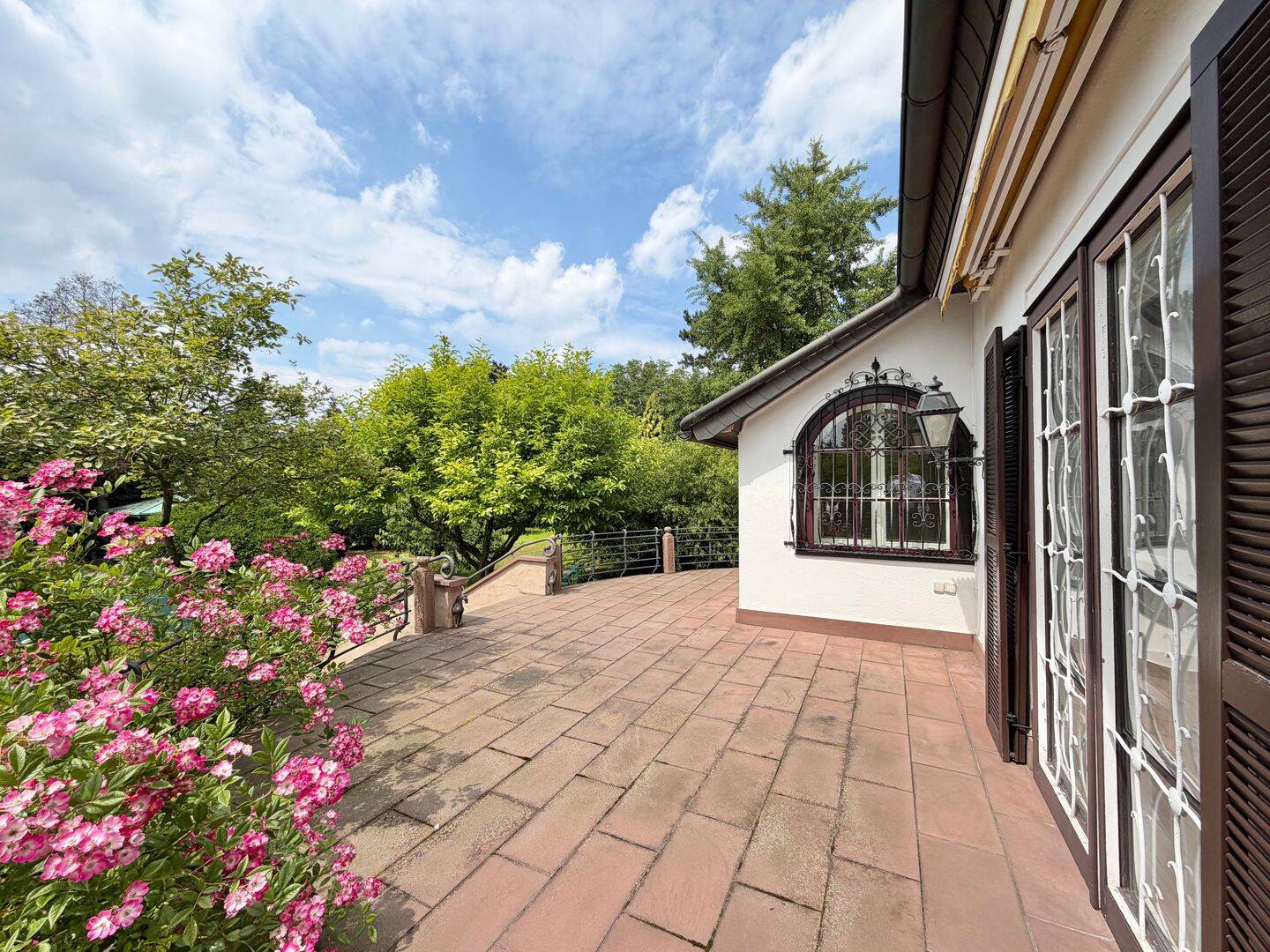 Charaktervolle Villa mit Außenpool, parkähnlicher Gartenanlage und zusätzlichem Grundstück in bevorzugter Wohnlage – Hannover – Vorschaubild 3
