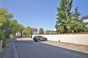 Modernisierte 2-Zimmer-Wohnung mit Balkon und Garage in der Karlsruher Oststadt – 76131 Karlsruhe – Vorschaubild 8