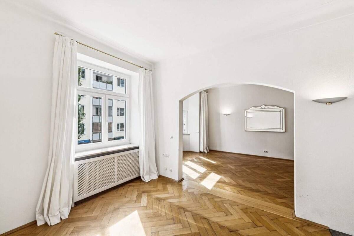 Schwabing-West: Altbauwohnung mit Balkon – 80797 München – Bild 1 von 9