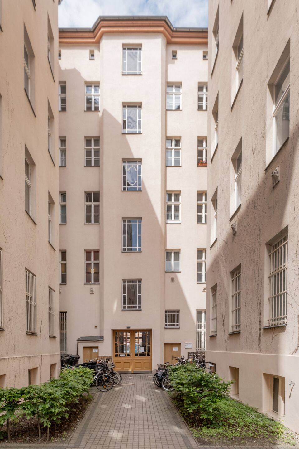Sanierte und ruhige 2-Zimmer-Altbauwohnung am Rosenthaler Platz – Berlin – Vorschaubild 7