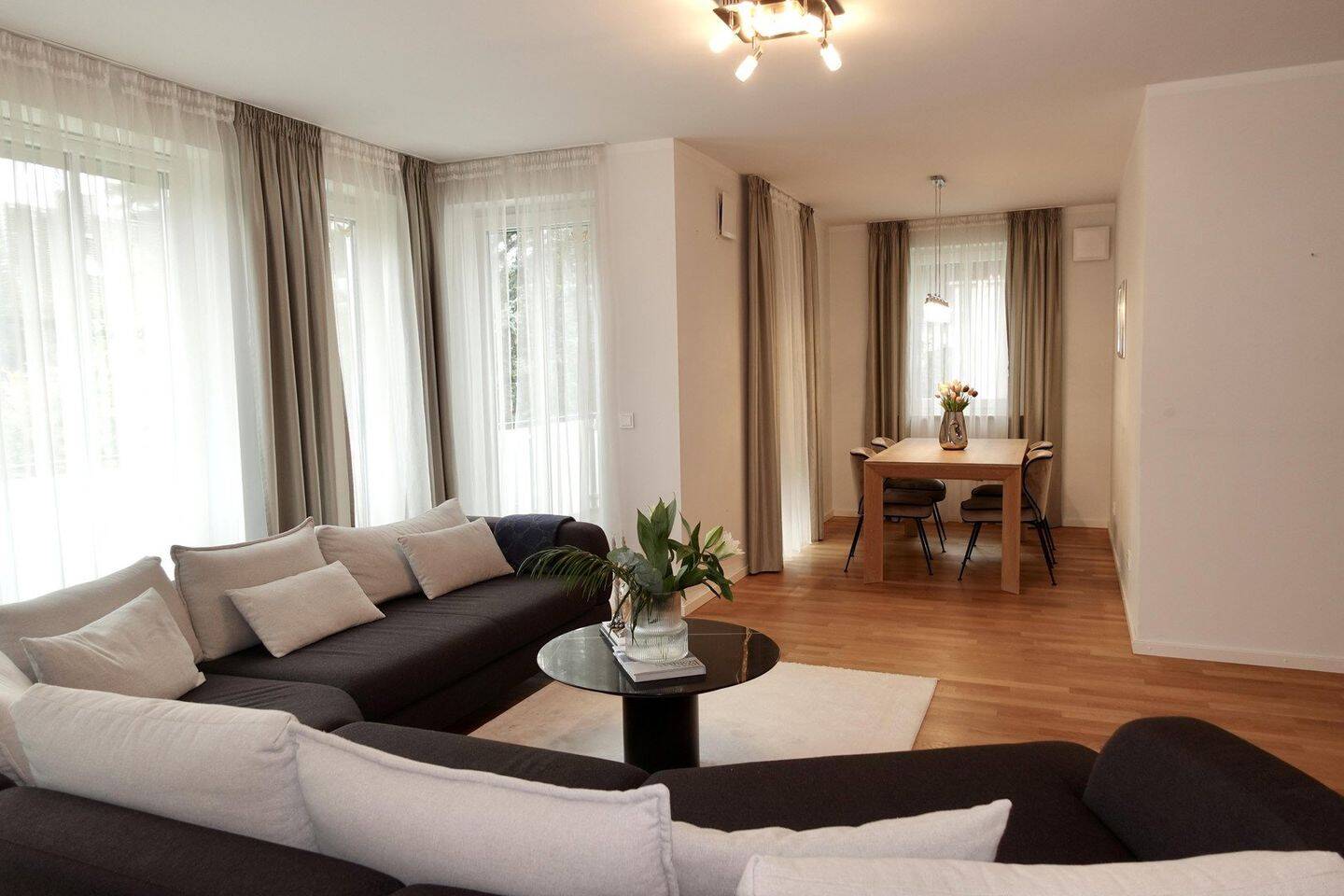 Luxuriöse, helle 3-Zimmer Wohnung – München – Vorschaubild 3