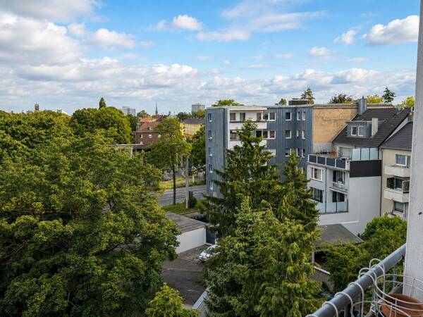 Dachgeschosswohnung in 51065 Köln mit 63 m² kaufen